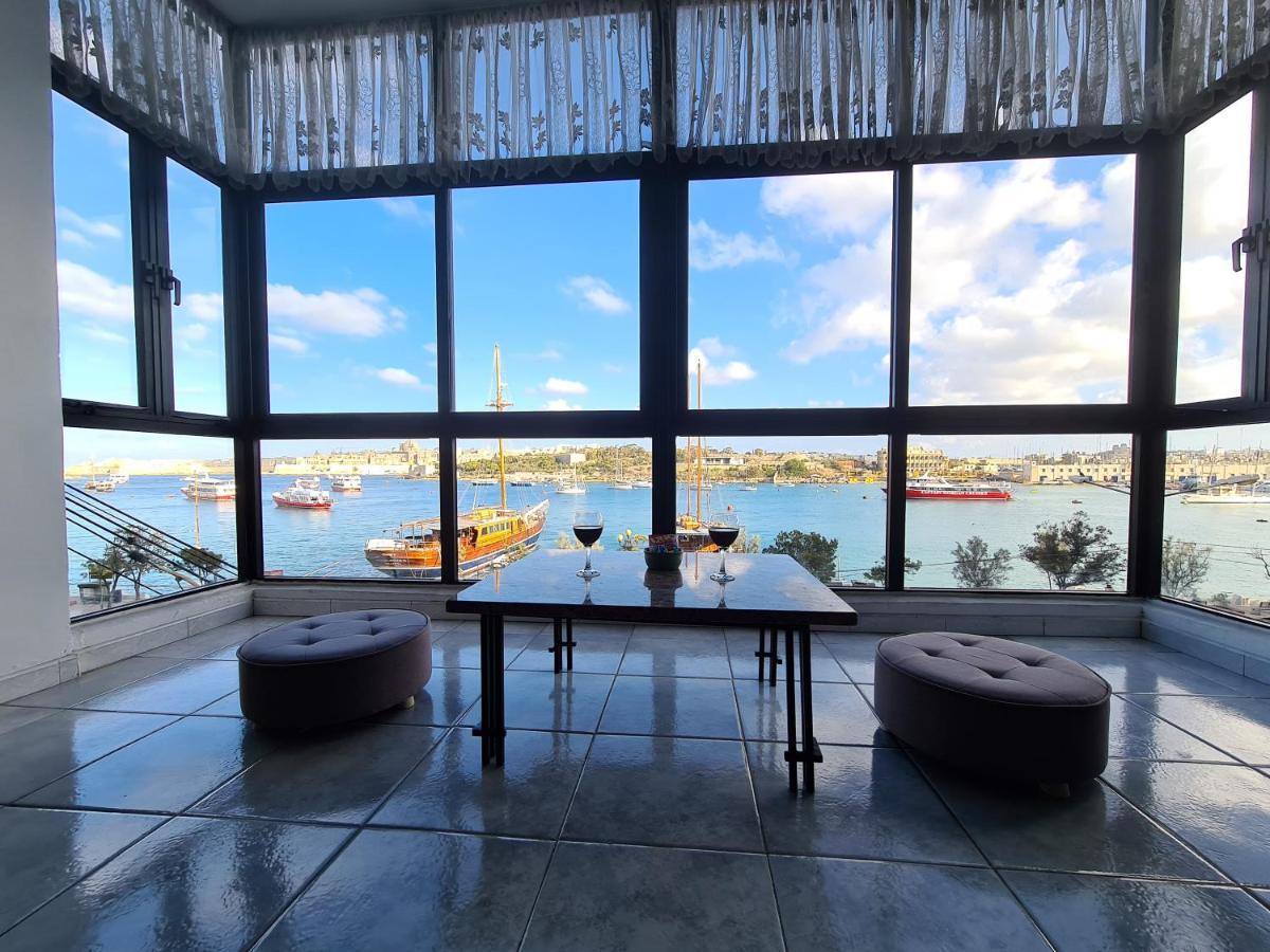 Spacious Seafront Apt Next To Sliema-Valeta Ferry Ngoại thất bức ảnh